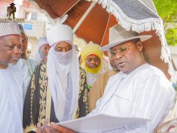 VISITE DU ROI DE KANO NIGERIA AU PRESIDENT BAYE CISS DURANT LES TRAVAUX DE CONSTRUCTION DE L'ESPLANADE DE MEDINA BAYE
